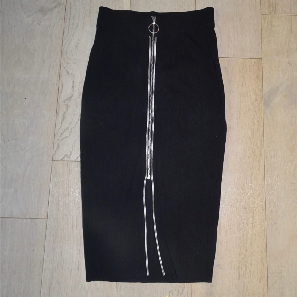 Knitted midi skirt